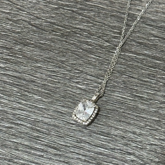 WHITE CRYSTAL EMERALD PENDANT NECKLACE - Picture 7 of 7